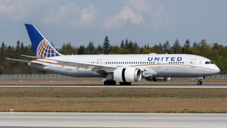 united airlines flight ua770 emergency diversion